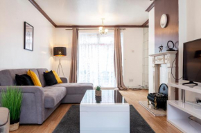 Stunning 3 Bed House with Private Garden, Woolwich